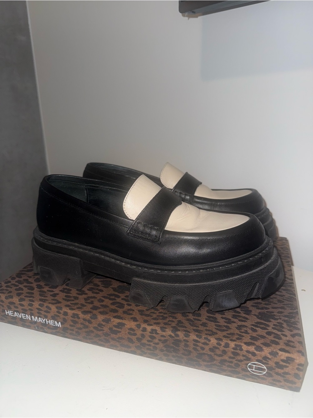 Alohas Trailblazer Women’s Loafer Bicolor Black/Cream